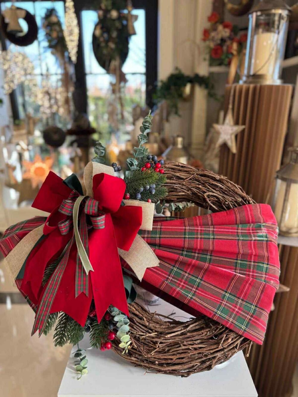 CORONITA-DE-CRACIUNCU-FUNDA-IN-CAROURI-e1763450026731.jpg CORONITA DE CRACIUN CU FUNDA IN CAROURI - imagine 1