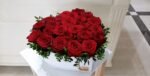 Aranjament Cutie cu trandafiri